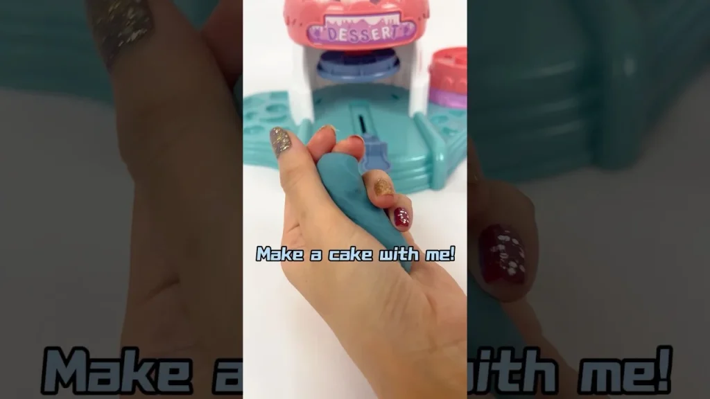 A playdough set helps kids make cakes, desserts, cookies and more! Watch the video and play together!