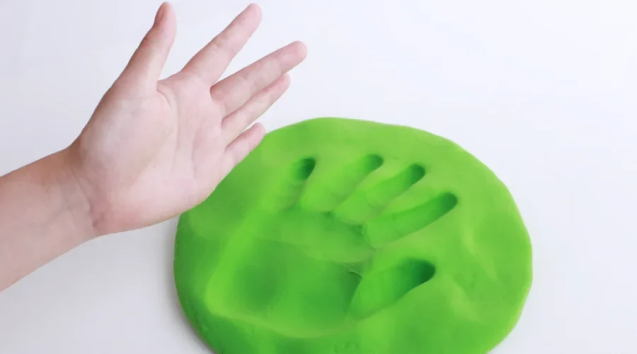 post0402-how-to-store-playdough-and-air-dry-clay-900-500